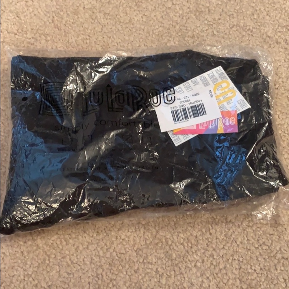 Brand new lularoe OS NOIR capsule leggings